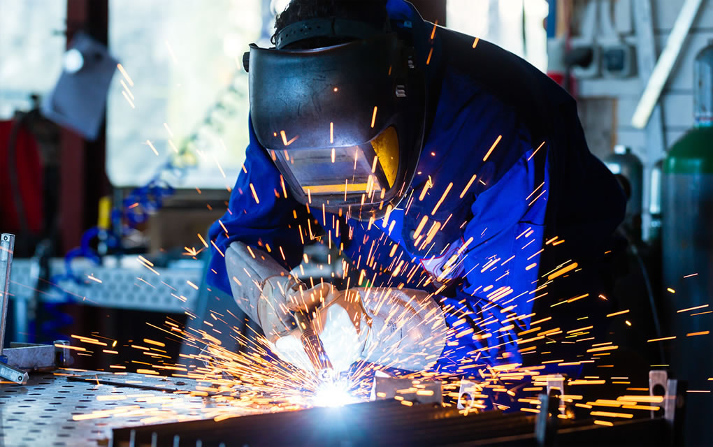 引進國外技術，技術雄厚